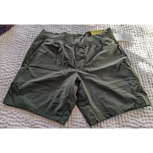 NWT all in motion training shorts 7"